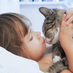 DIA DO AMIGO: QUAL A IMPORTÂNCIA DE CRESCER COM UM ANIMAL PARA A CRIANÇA?