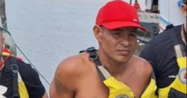 Um pescador foi preso pela Polícia Civil após matar outro pescador com uma facada no coração. O crime ocorreu durante a madrugada de segunda-feira