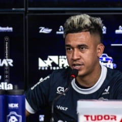 O volante colombiano Victor Cantillo, experiente e com passagens pelo Corinthians, foi oficialmente apresentado nesta quarta-feira e já integra o elenco azulino.
