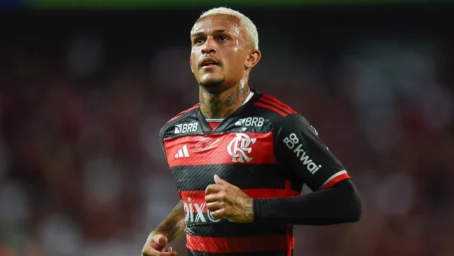 Embora o Flamengo já estivesse ciente das conversas, foi a Roma que primeiro tratou diretamente com os empresários de Wesley