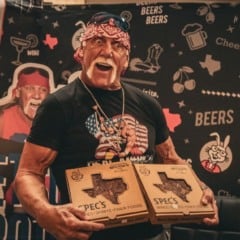 Seus músculos e força entraram em contraste, principalmente, com os personagens cômicos que Hogan viveu, e que o consagraram no cinema de comédia.