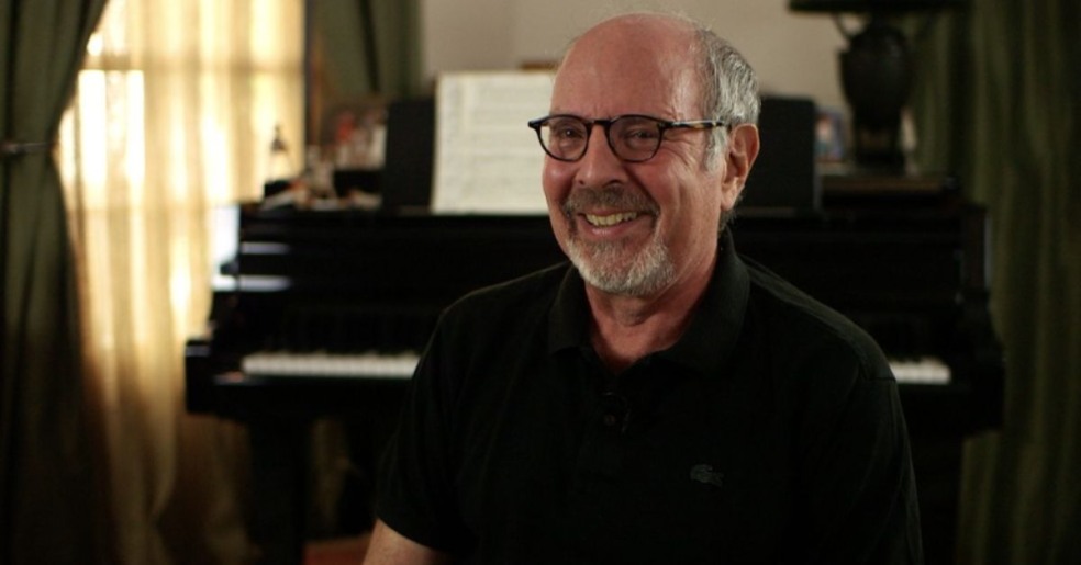 Mark Snow, compositor responsável pela música-tema da aclamada série de suspense "Arquivo X", morreu nesta sexta-feira (4)