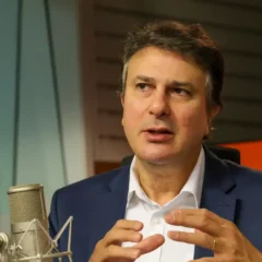 o ministro Camilo Santana anunciou que o presidente Luiz Inácio Lula da Silva irá regulamentar, nos próximos dias, a Política Nacional de Educação Profissional e Tecnológica, vinculada ao ensino médio. Foto: Fábio Pozzebom / Agência Brasil