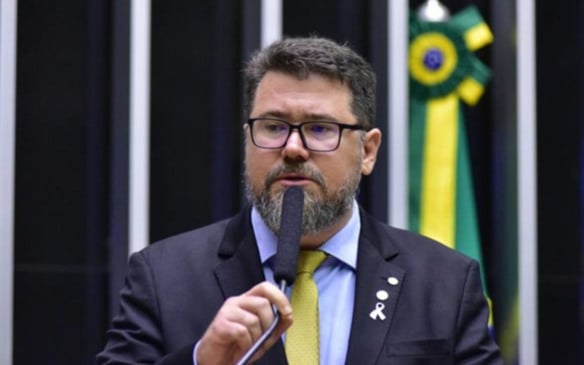 Em sua defesa, o parlamentar afirmou que é autista e que, por isso, não compreendeu o que estava acontecendo