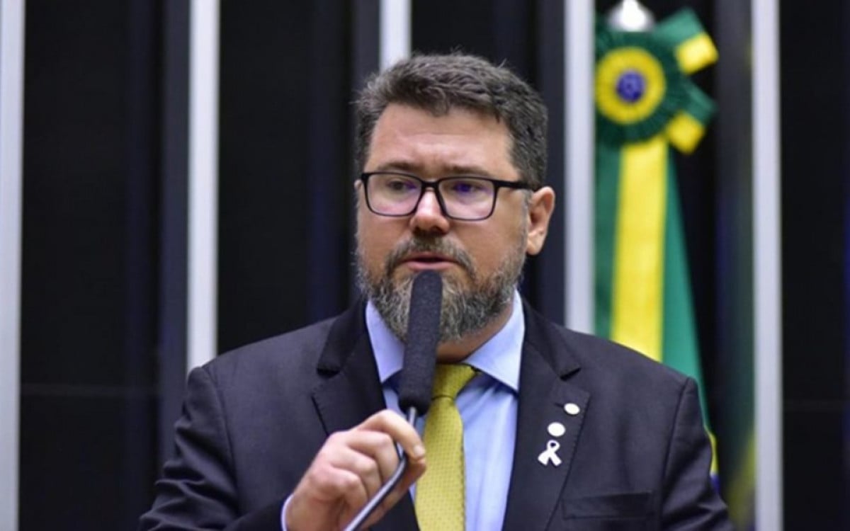 Em sua defesa, o parlamentar afirmou que é autista e que, por isso, não compreendeu o que estava acontecendo
