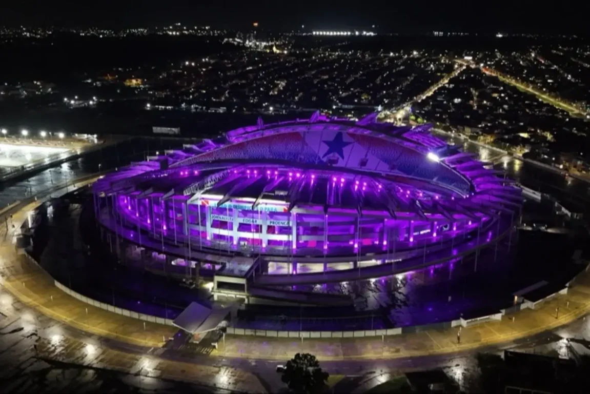 Mangueirão recebe iluminação lilás em homenagem aos 19 anos da Lei Maria da Penha