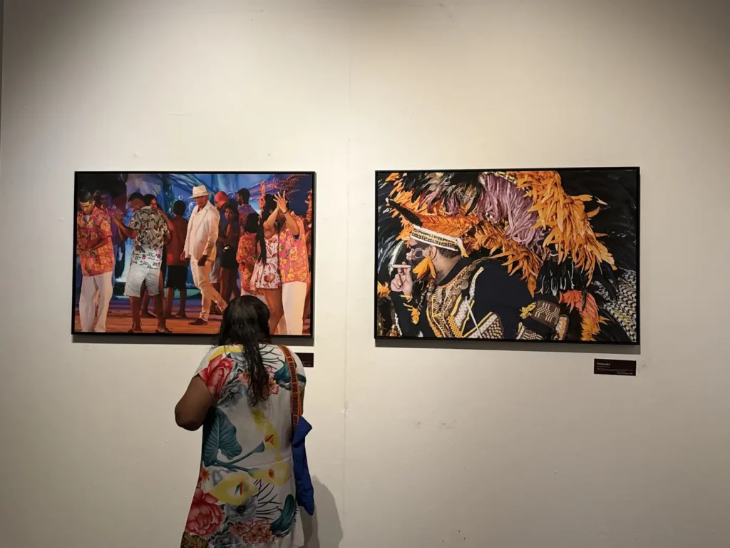 A Galeria Fidanza, no Museu de Arte Sacra, recebe a mostra “Sairé – Celebração, louvor e disputa dos Botos”, com imagens do Festival que este ano homenageia o senador paraense Jader Barbalho

