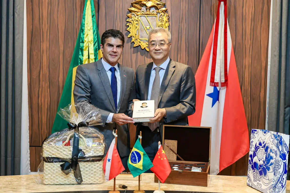Governador Helder Barbalho recebeu o embaixador da China. Foto: Marco Santos / Agência Pará