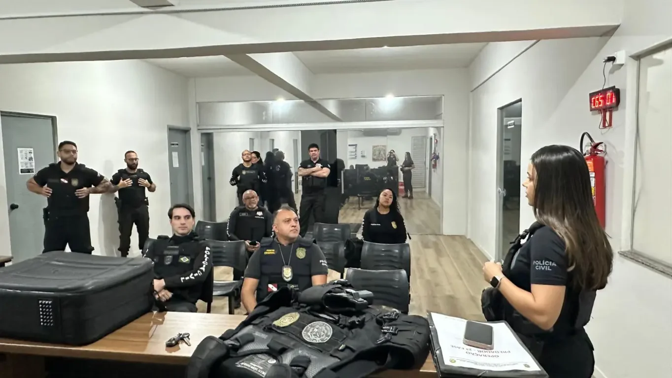 Os aparelhos celulares dele e de outros investigados foram apreendidos e serão periciados para subsidiar a investigação e o completo esclarecimento dos fatos

