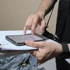 Denúncia da avó de um adolescente levou à identificação do suspeito que fazia pix e enviava presentes para adolescentes por conteúdo pornográfico