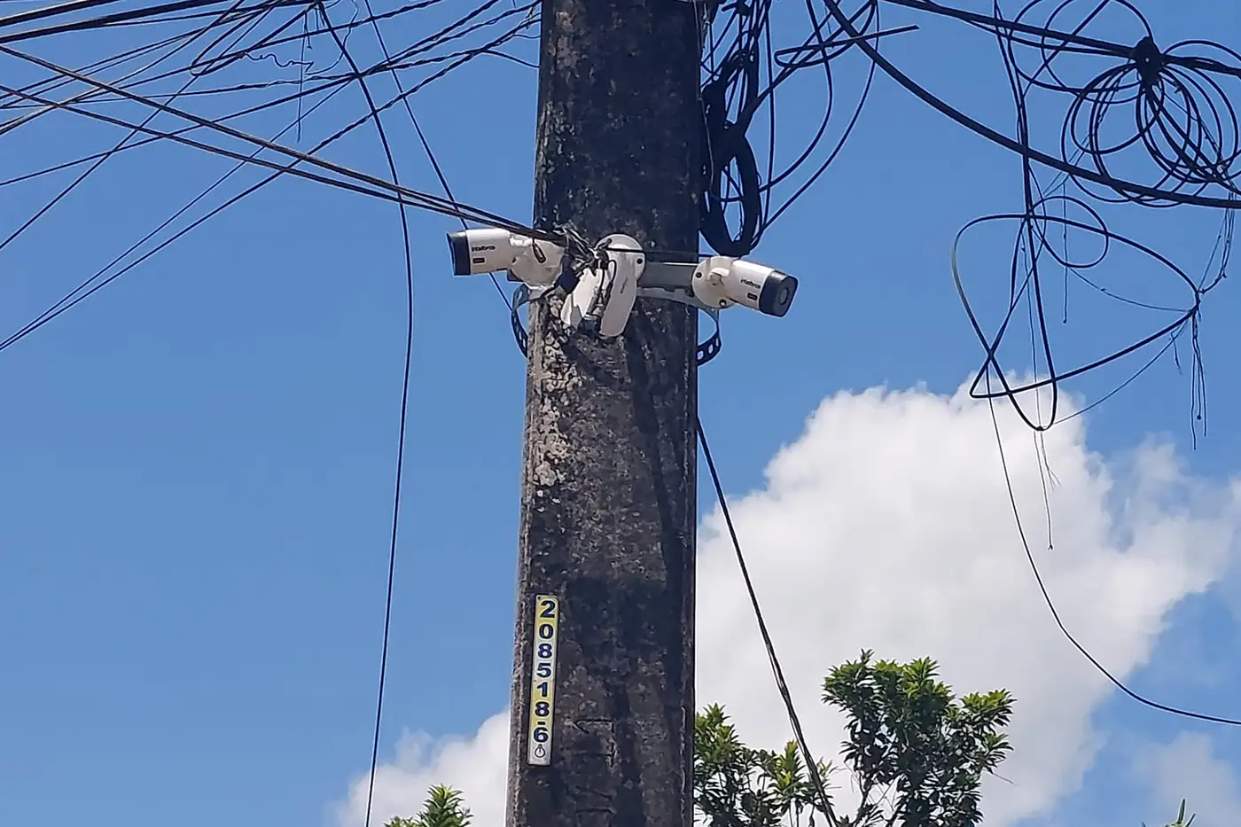 Câmeras de facção no Guamá vigiavam até viaturas da PM — polícia apreende e prende suspeito