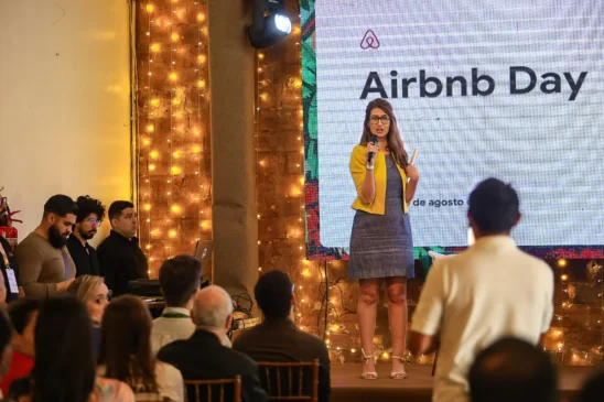 O Airbnb Day, realizado nesta terça-feira (26), em parceria com a Secretaria de Turismo do Pará, reuniu representantes da plataforma, do Instituto Alok, além de anfitriões locais. Foto: Alex Ribeiro / Agência Pará