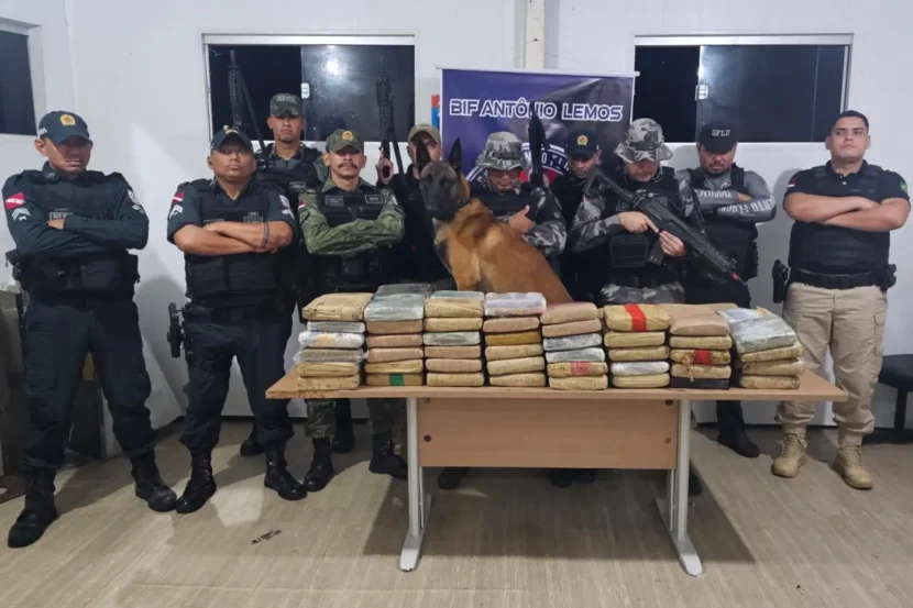  A droga estava sendo transportada na embarcação F/B Anna Karoline VII, que seguia de Manaus (AM) com destino a Belém.