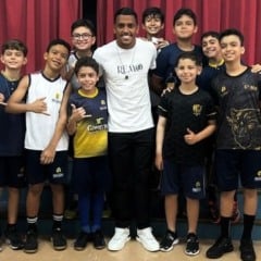 Atacante do Remo leva lições de fé, disciplina e esporte a estudantes