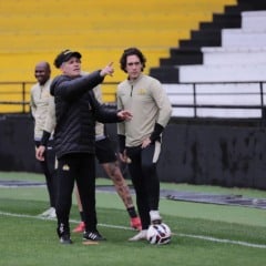 Criciúma recebe Athletico-PR em busca de aproximação ao G-4 da Série B