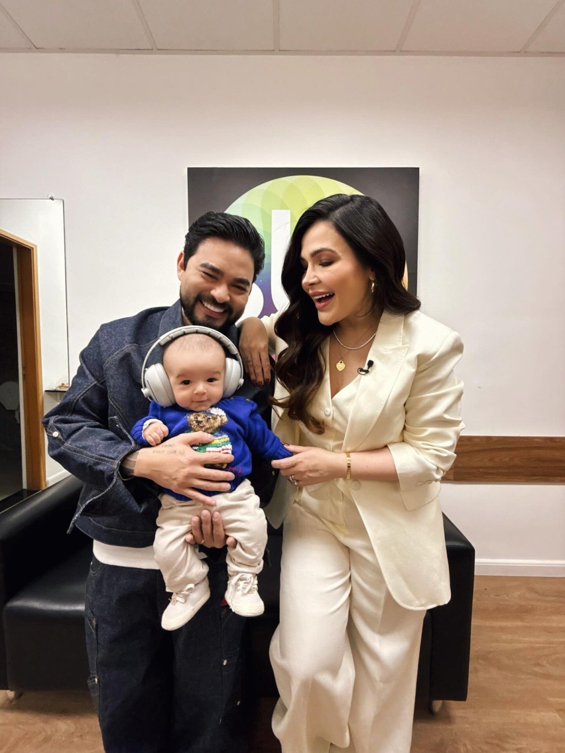 O ex-apresentador do SBT planeja se mudar ao país asiático com a esposa, Mila Braga, e o filho, Davi Yudi, em novembro.
