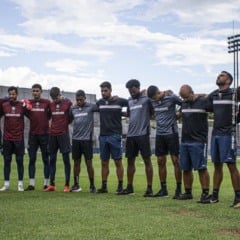 As imagens do elenco do Remo abraçando Antônio Oliveira, produzidas na reapresentação dos jogadores na segunda-feira (18), serviram para passar um recado óbvio