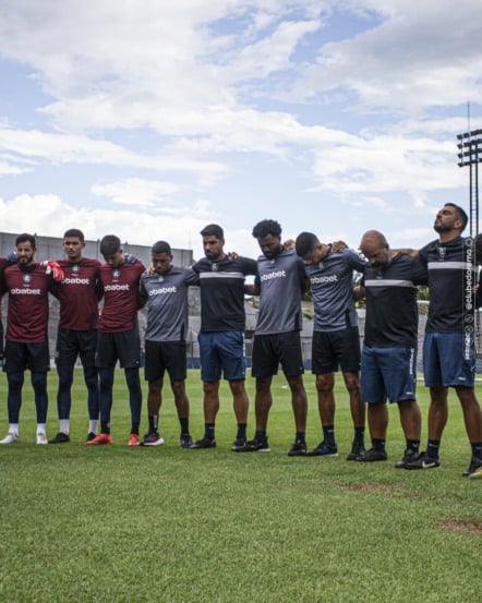 As imagens do elenco do Remo abraçando Antônio Oliveira, produzidas na reapresentação dos jogadores na segunda-feira (18), serviram para passar um recado óbvio