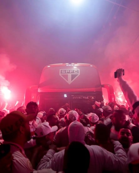 Um torcedor do São Paulo faleceu após sofrer um mal súbito na arquibancada do Morumbis durante a partida contra o Atlético Nacional (COL) pela Copa Libertadores.
