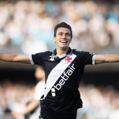 O Vasco vai atropelando o Peixe no Morumbis.
