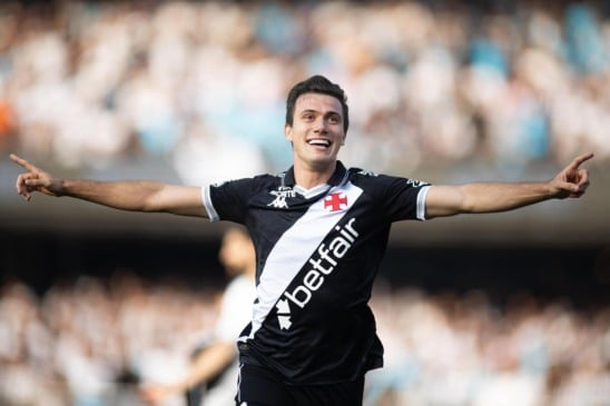 O Vasco vai atropelando o Peixe no Morumbis.