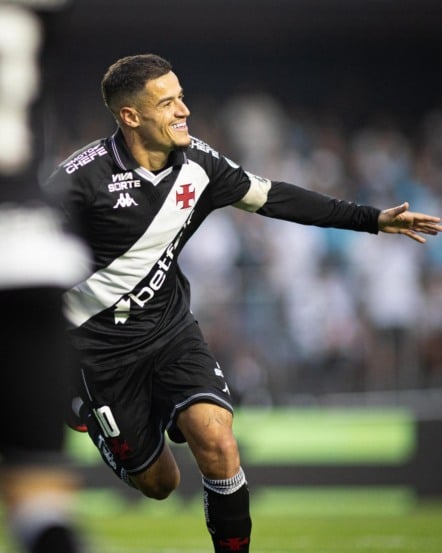 O Vasco atropelou o Santos por 6 a 0 neste domingo (17), no estádio do Morumbis, em São Paulo, pela 20ª rodada do Campeonato Brasileiro.