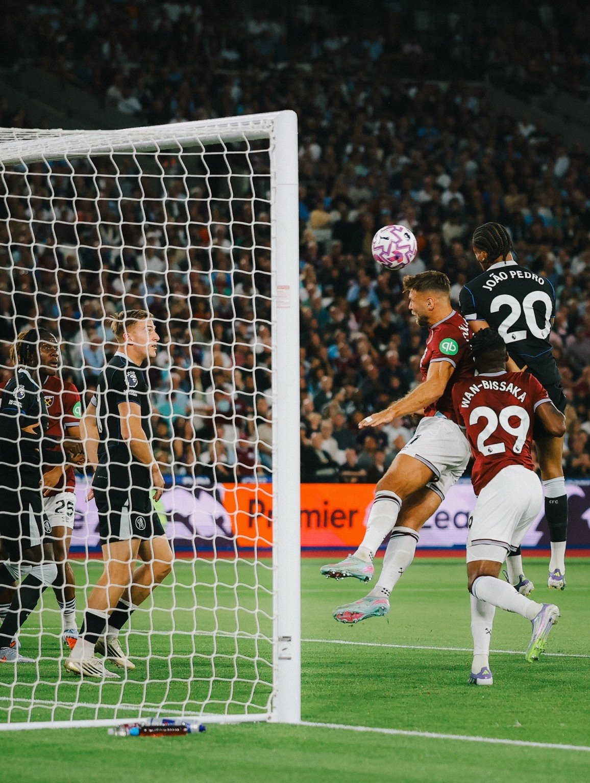 West Ham e Chelsea fizeram um jogo repleto de gols e que teve três brasileiros com atuações de destaque: Lucas Paquetá, Estêvão e João Pedro.