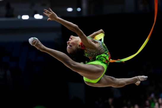 Brasil brilha no Mundial de Ginástica Rítmica com Barbara e Geovanna, que fazem história, mas não conquistam medalhas. Confira os detalhes!