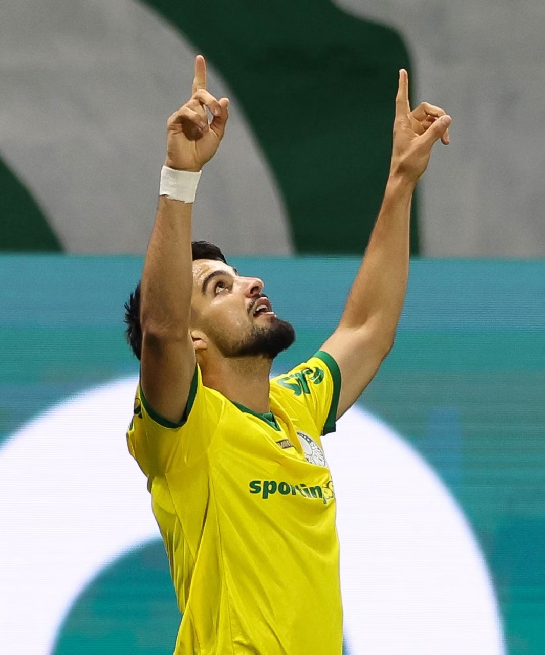 Flaco López (duas vezes) e Gustavo Gómez fizeram os gols do jogo.
