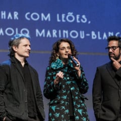 20/08/2025 - 53º Festival de Cinema de Gramado - Mostra competitiva de Longas-metragens brasileiros - "Sonhar com Leões" - Ator Felipe Rocha, atriz Denise Fraga e o diretor Paolo Marinou-Blanco | Foto oficial: Cleiton Thiele/Ag.Pressphoto