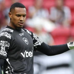 Em meio a negociações avançadas com o West Ham, da Inglaterra, o goleiro John não será relacionado pelo Botafogo para o confronto decisivo desta quarta-feira (6) contra o Red Bull