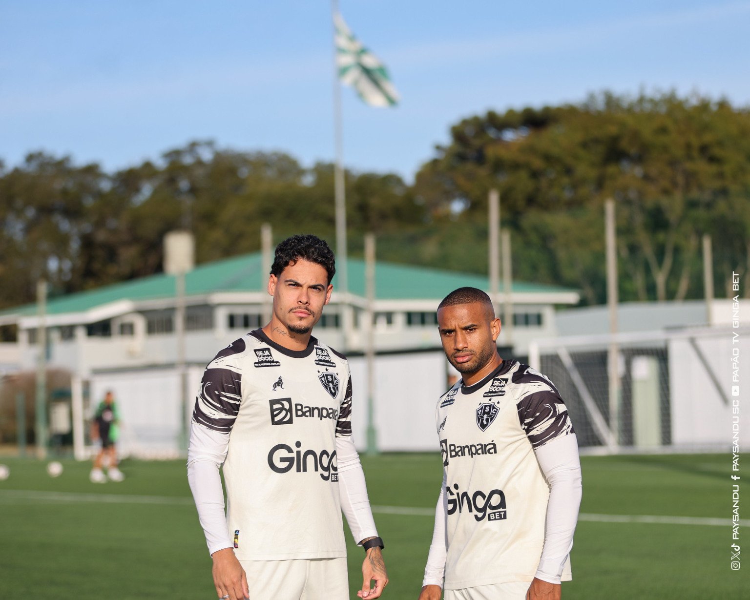 Depois de ter calado o “Couto Pereira”, há exatos 15 dias, goleando o Coritiba-PR, por 5 a 2, em plena casa do adversário, o Paysandu está de volta a Curitiba
