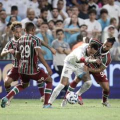 Na saída de campo, Neymar lamentou o gol do Santos anulado no final do jogo e falou, inclusive, que mudaria a regra: