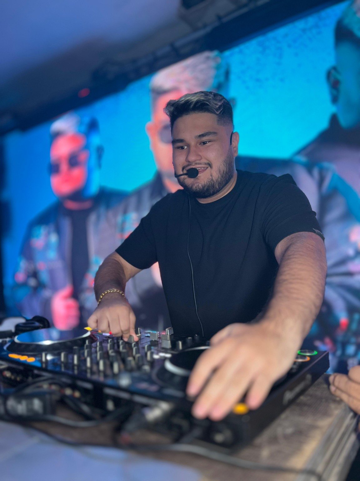 DJ Elison Jr celebra 2 anos de carreira com festa que vai sacudir a via show