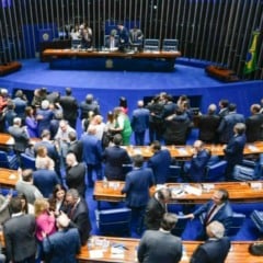 Alcolumbre retomou a mesa de onde o presidente do Senado conduz as sessões deliberativas na manhã desta quinta-feira