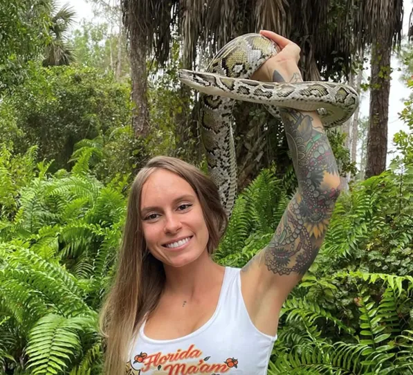 Ela levou o prêmio de US$ 10.000 após remover 60 cobras durante o evento, realizado entre os dias 11 e 20 de julho.
