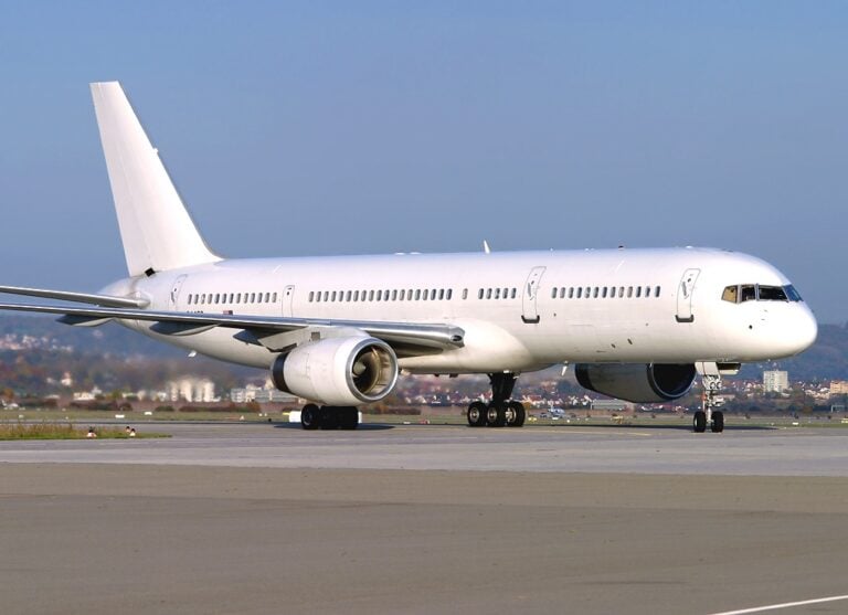 A aeronave pertence ao governo dos Estados Unidos e é frequentemente associada à missões da CIA