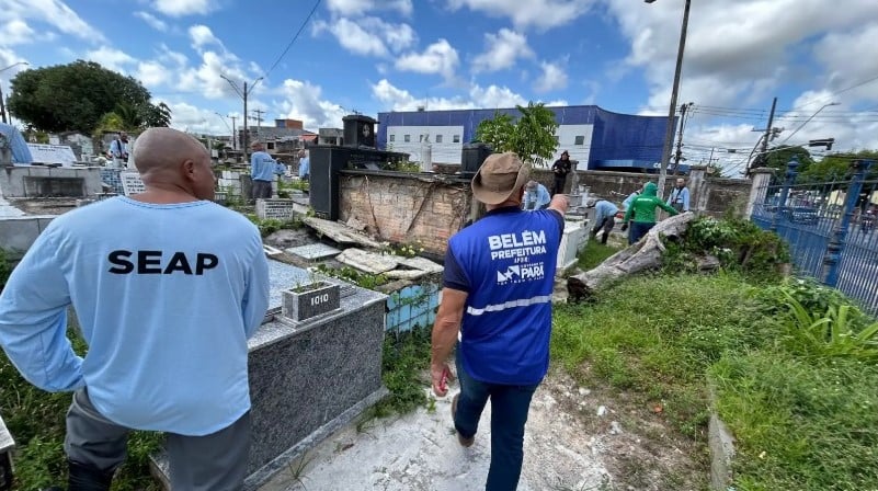 Cemitério Santa Izabel passa por serviços de roçagem e limpeza com apoio de apenados em programa de ressocialização. Foto: Sezel Cemitério Santa Izabel passa por serviços de roçagem e limpeza com apoio de apenados em programa de ressocialização. Foto: Sezel
