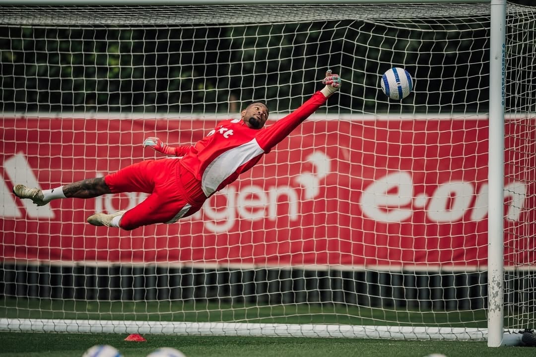 Ex-Corinthians, o goleiro aparece em vídeo dizendo que “Palmeiras não tem Mundial”; hoje, pode ser o novo reforço do time alviverde Ex-Corinthians, o goleiro aparece em vídeo dizendo que “Palmeiras não tem Mundial”; hoje, pode ser o novo reforço do time alviverde