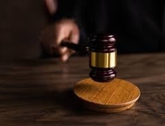 Justiça decide a favor de trabalhador demitido durante licença por luto