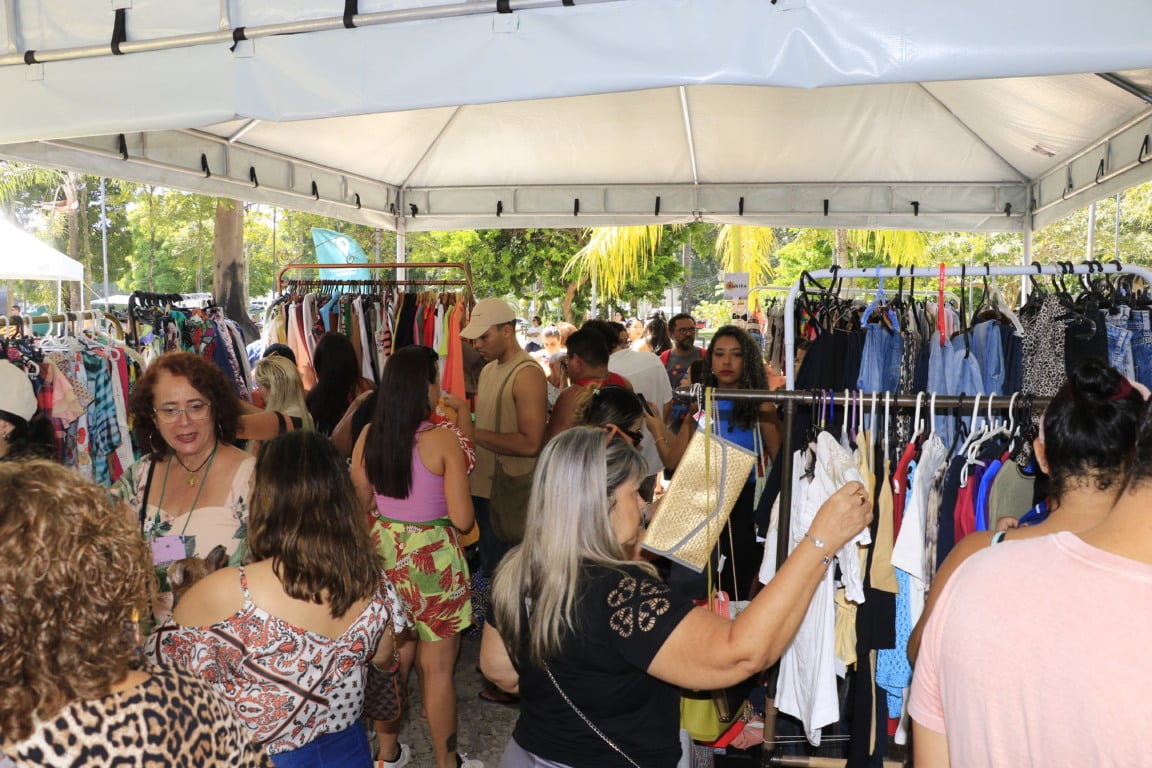 Coletivo É Das Manas movimenta Praça Brasil com evento de moda sustentável