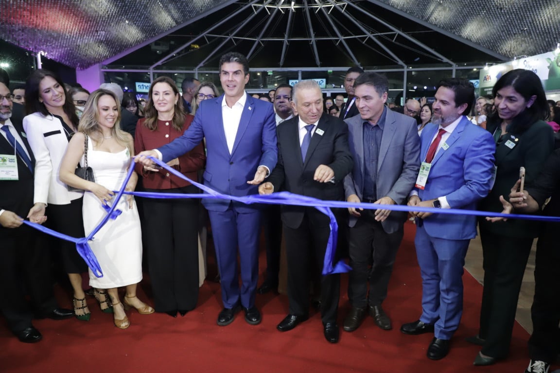 O governador Helder Barbalho e a vice-governadora Hana Ghassan foram homenageados pela Aspas – ao lado do engenheiro e ex-político Nelson Chaves, idealizador do Parque da Cidade. Fotos: Mauro Ângelo