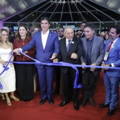 O governador Helder Barbalho e a vice-governadora Hana Ghassan foram homenageados pela Aspas – ao lado do engenheiro e ex-político Nelson Chaves, idealizador do Parque da Cidade. Fotos: Mauro Ângelo