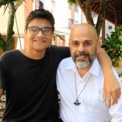 Victor Antônio, de 17 anos, foi uma das milhares de crianças que passaram pelo processo de adoção no Brasil. Aos quatro meses, o menino foi adotado pelo servidor público Walter Duarte. Foto: Antonio Melo