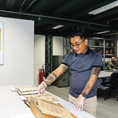 Leonardo Torii, diretor do Arquivo Público do Estado do Pará, explica que Dom Pedro sabia da importância estratégica de Belém. Abaixo, documentos da adesão à independência FOTOs: ANTONIO MELO
