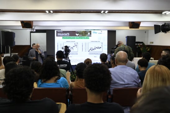 As discussões reuniram especialistas, acadêmicos e representantes do setor privado no auditório da Unama. Fotos: Antônio Melo