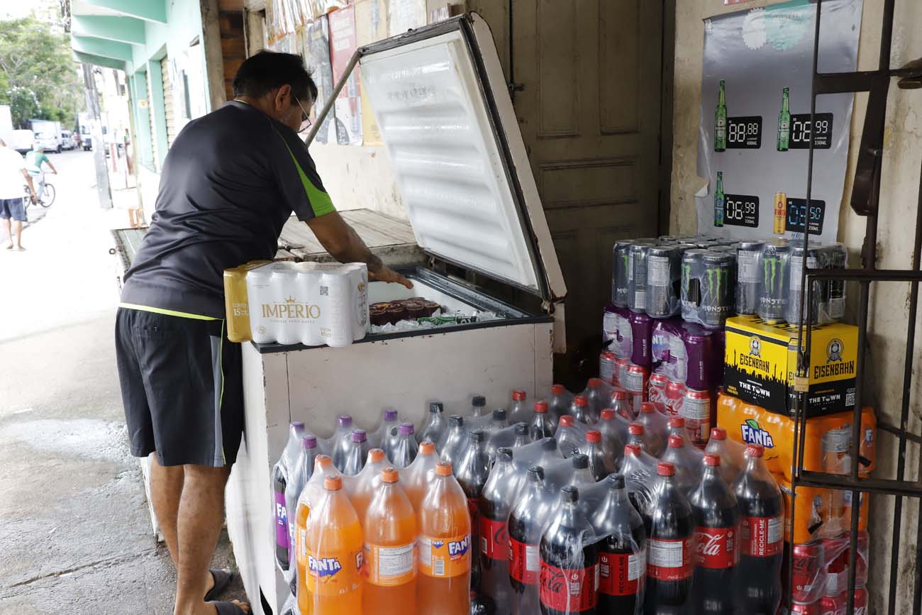 Comércio de bebidas comemora alta nas vendas durante calorão em Belém