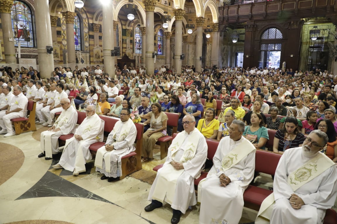 Ocorreu ontem, 25, à noite, a principal missa do Dia do Mandato, na Basílica Santuário de Nazaré, em Belém. Foto: Mauro Ângelo