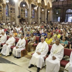 Ocorreu ontem, 25, à noite, a principal missa do Dia do Mandato, na Basílica Santuário de Nazaré, em Belém. Foto: Mauro Ângelo