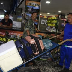Anderson Freitas  trabalha no Terminal Rodoviário de Belém há cerca de 13 anos FOTO: ANTONIO MELO